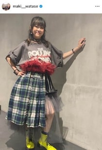 小泉今日子、ピンクのTシャツ姿で笑顔かわいすぎっ...変わらぬ美貌で　「LINDBERG」渡瀬マキと2ショット