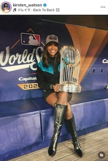 ドジャース名物美人リポーター、タンクトップ姿で美貌ダダ漏れ　海をバックに開放的ショット