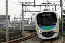 列車通過中なのに踏切の遮断機が...　西武池袋線のトラブル、ライブカメラに映り込み「やばい」