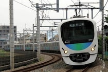 列車通過中なのに踏切の遮断機が...　西武池袋線のトラブル、ライブカメラに映り込み「やばい」