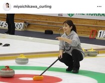元カーリング日本代表・市川美余、さわやかワンピで笑顔「激カワ」ショット　ミラノ五輪解説で美貌が話題