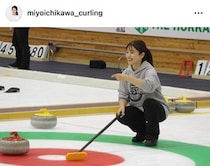 元カーリング日本代表・市川美余、さわやかワンピで笑顔「激カワ」ショット　ミラノ五輪解説で美貌が話題