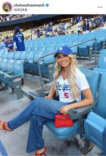 ドジャース・フリーマン、美人妻と密着ラブラブ夫婦2ショット...美しい夕焼けをバックに　ステキすぎっ