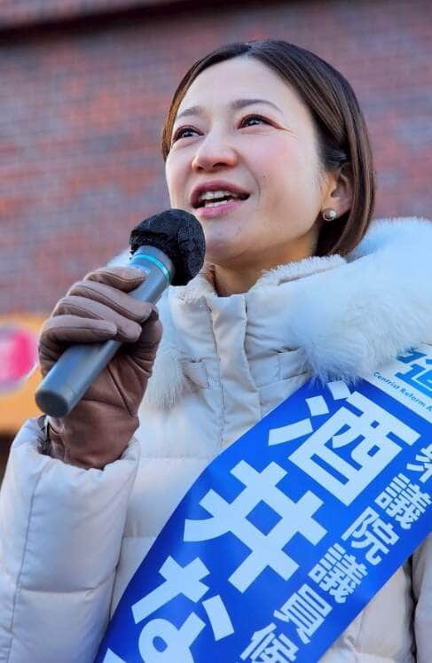 衆院選で支持を訴える中道改革連合の酒井菜摘氏（写真は酒井氏のXから）