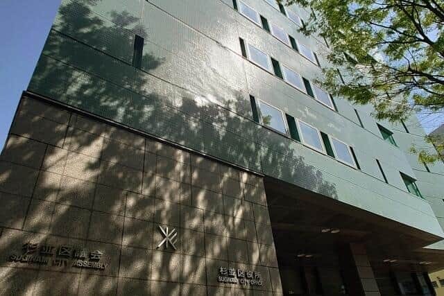 杉並区役所本庁舎と杉並区議会