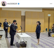 筆談ホステス・斉藤里恵議員、特別国会で初登院...清楚なスタイルで　「議席をお預かりした責任の重さ」実感