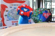 閉幕から4か月...万博の思い出を大阪以外でも　巡回展が東京・丸ビルで開幕、ミャクミャク「みんなで行こう！」