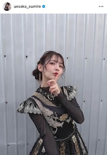 人気声優・上坂すみれ、ミニスカ×レザーセーラー服＆流し目で「激カワ」ショット　「美しすぎて眼福」