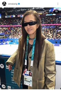 世界的デザイナーのヴェラ・ウォン76歳、変わらぬ美しさに衝撃走る　ミラノ五輪会場でPSYと2ショット