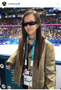 世界的デザイナーのヴェラ・ウォン76歳、変わらぬ美しさに衝撃走る　ミラノ五輪会場でPSYと2ショット