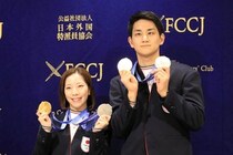 メダル入り荷物を空港に忘れるハプニングが起きていた　「りくりゅう」ペアが語った互いの「強みと弱点」