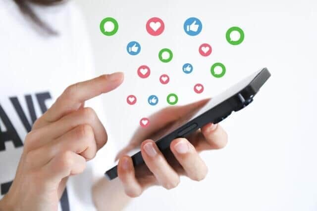 SNS依存が広がっている（画像はイメージ）