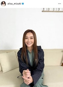 観月ありさ、黒スカート×レザージャケットで...夜景に負けない美貌ダダ漏れショット　「美しすぎ」