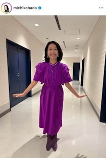 羽田美智子、変わらぬ美貌ショットにドキっ...カニを手に笑顔　剛力彩芽と旅企画でパシャリ