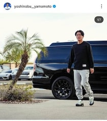 山本由伸の愛犬カルロス、同僚・キケのひざの間にちょこんと　「懐いてる～」「慣れてますね」ファン安心