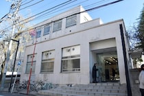 吉本興業東京本部に「誰も開けて中を見た事が無い扉」　スリムクラブ真栄田の疑問に回答続々