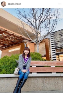 アグネス・チャン70歳、デニム×ロングブーツで立ち姿かっこよすぎ...変わらぬ美貌　すらり神スタイルの衝撃