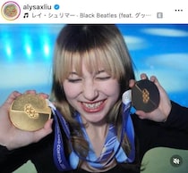 アリサ・リュウ、日本のお菓子「ポッキー」5箱ゲット？...インスタに登場　ピース＆笑顔のプラべショット