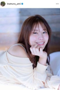 稲村亜美、ミニ丈×侍ジャパンユニ姿で...WBC応援の女神ショット　「笑顔がとても可愛い」「安定の美しさ」