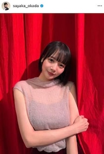「役満ボディー」岡田紗佳、「サクラナイツ」ユニ姿の自撮りショット大絶賛　「可愛すぎる」「唇が艶っぽい」