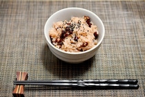 約2100食の赤飯廃棄に批判相次ぐ...「誰」が電話した？　「圧力的なものは全くない」と市教委の担当者