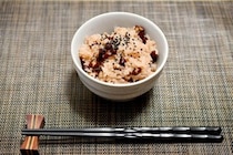 約2100食の赤飯廃棄に批判相次ぐ...「誰」が電話した？　「圧力的なものは全くない」と市教委の担当者