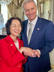松島みどり首相補佐官、「チリ国旗ネイル」でカスト大統領との会談を報告　「大統領は大変喜び」