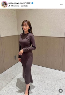 元NHK中川安奈アナ、私服ピンクのニット×デニムで神スタイル　「最近鎖骨まわりに新たなほくろを発見しました笑」