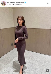 元NHK中川安奈アナ、私服ピンクのニット×デニムで神スタイル　「最近鎖骨まわりに新たなほくろを発見しました笑」