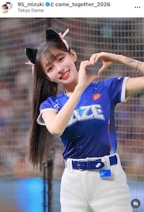 台湾の美女チア・リン・シャン、超ミニ×透け感タイツ＆肩出しトップスで...「激カワ」神スタイルショット