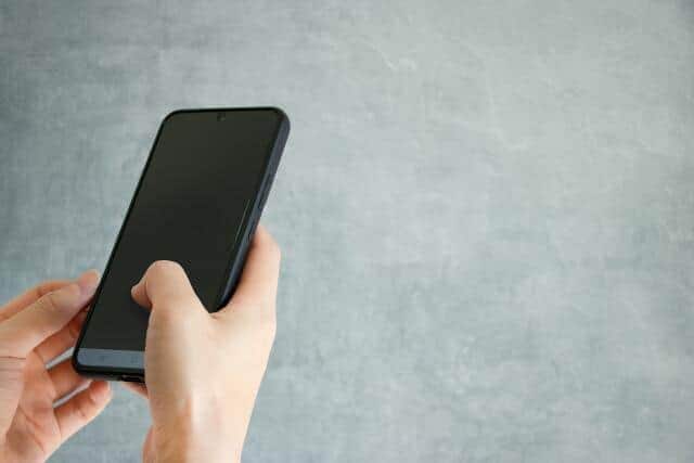 70代母親のスマホ料金が大幅増になってしまい…（写真はイメージ）