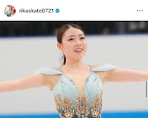 紀平梨花、モントリオールの街並みをバックに笑顔「激カワ」ショット　「今日もかわいい」「ダントツかわいい」