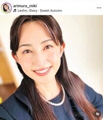 有村実樹、タイトなニットワンピですらり神スタイル...「美し過ぎ」「お綺麗」　夫はフジ・榎並大二郎アナ