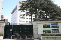 中国大使館侵入事件は「自衛官への講演」のせいなのか　ネットで名指しの竹田恒泰氏が反論、「戦争避けるべきこと力説」
