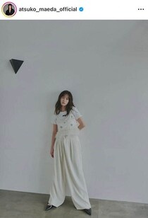 前田敦子、肩出しグレーのノースリで...腕くみポージングにドキっ　「可愛いすぎて声出た」「本当に美しい」