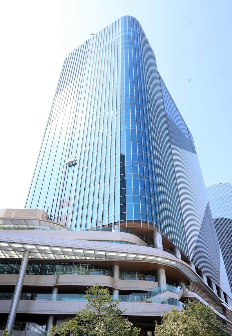 KDDI本社（写真：つのだよしお/アフロ）