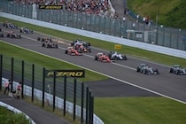 F1後にコース内看板を勝手に持ち出す人続出　電車に持ち込む外国人も？鈴鹿サーキット「投稿は確認」