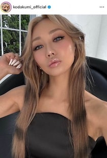 森高千里、膝上スカートあわせ...すらり神スタイルの美貌　倖田來未との2ショットに反響「可愛いがすぎる」