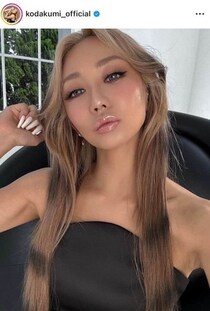 森高千里、膝上スカートあわせ...すらり神スタイルの美貌　倖田來未との2ショットに反響「可愛いがすぎる」