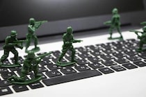 イラン革命防衛隊「アマゾン」関連施設攻撃！暗殺の標的選定や追跡に関与と警告