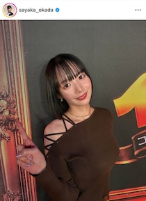 「役満ボディー」岡田紗佳、頬に手を添えた横顔ショットの破壊力　「指先まで綺麗」「可愛すぎ」色気ダダ漏れ