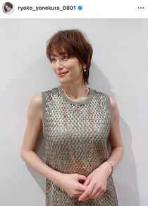 米倉涼子、さわやかデニムのコーデでステキ近影ショット...イヤリングもキラリ　「やっぱり綺麗」「かっこいい」