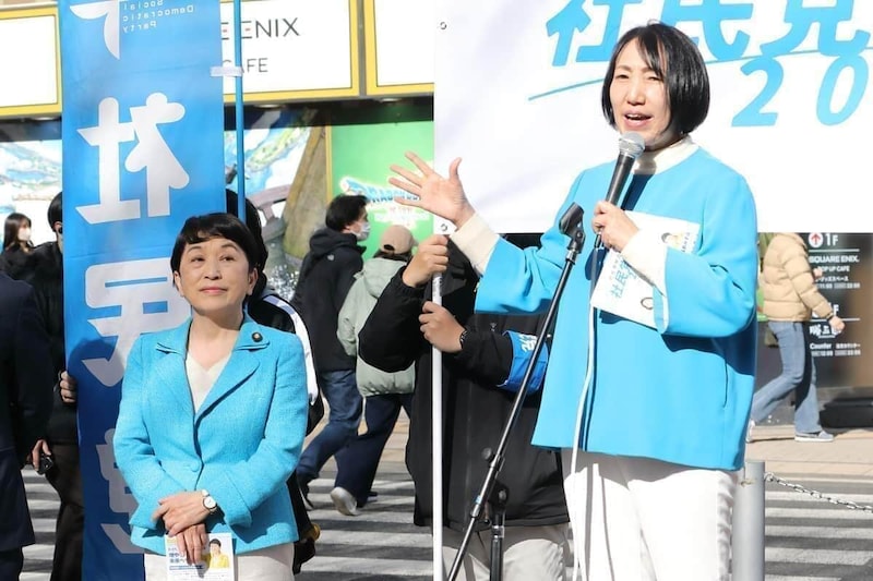 左から福島瑞穂氏、大椿裕子氏。亀裂は深まっている