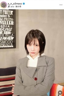 あのちゃん、肩出し真っ赤なロングドレスで雰囲気変わって　大人の色気ダダ漏れショットにドキっ