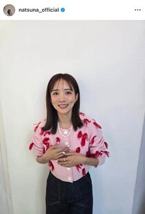 夏菜、ちらりヘソ出し...黒ジャケット×デニムのコーデで神スタイル炸裂　「おしゃれかっこいい」「可愛すぎる」