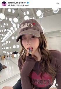 重盛さと美、黒髪ストレート＆メガネ姿で...雰囲気変わって「激カワ」ショット　「メガネ姿に黒髪お似合い」