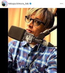 木村拓哉、膝に乗せた舌ペロ愛犬とまったり休日2ショット　「今日は本当に暖かかったですね！」