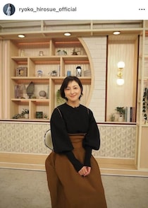 広末涼子、美しい白ジャケット姿でポージング　近影に反響...「神々しい美しさ」「お美しい！」