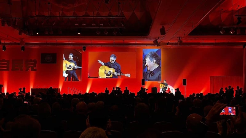 世良公則氏の替え歌「燃えろサナエ」には賛否の声が噴出している(写真は自民党のXから)