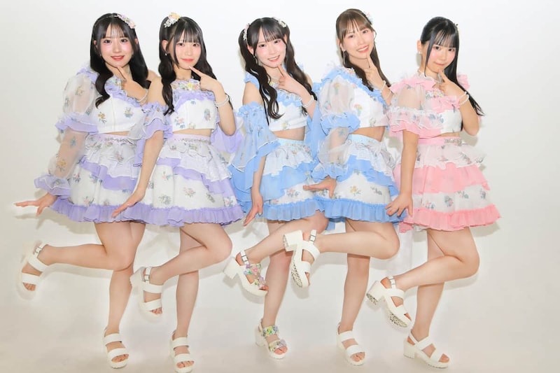 SKE48の新曲「サンダルだぜ」についた語るSKE48メンバー。左から相川暖花さん、河村優愛さん、大村杏さん、熊崎晴香さん、伊藤虹々美さん。